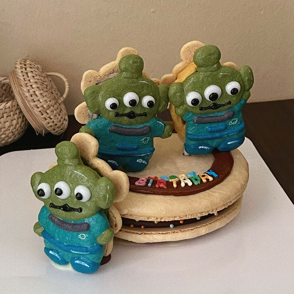 Alien Huge Macaron
