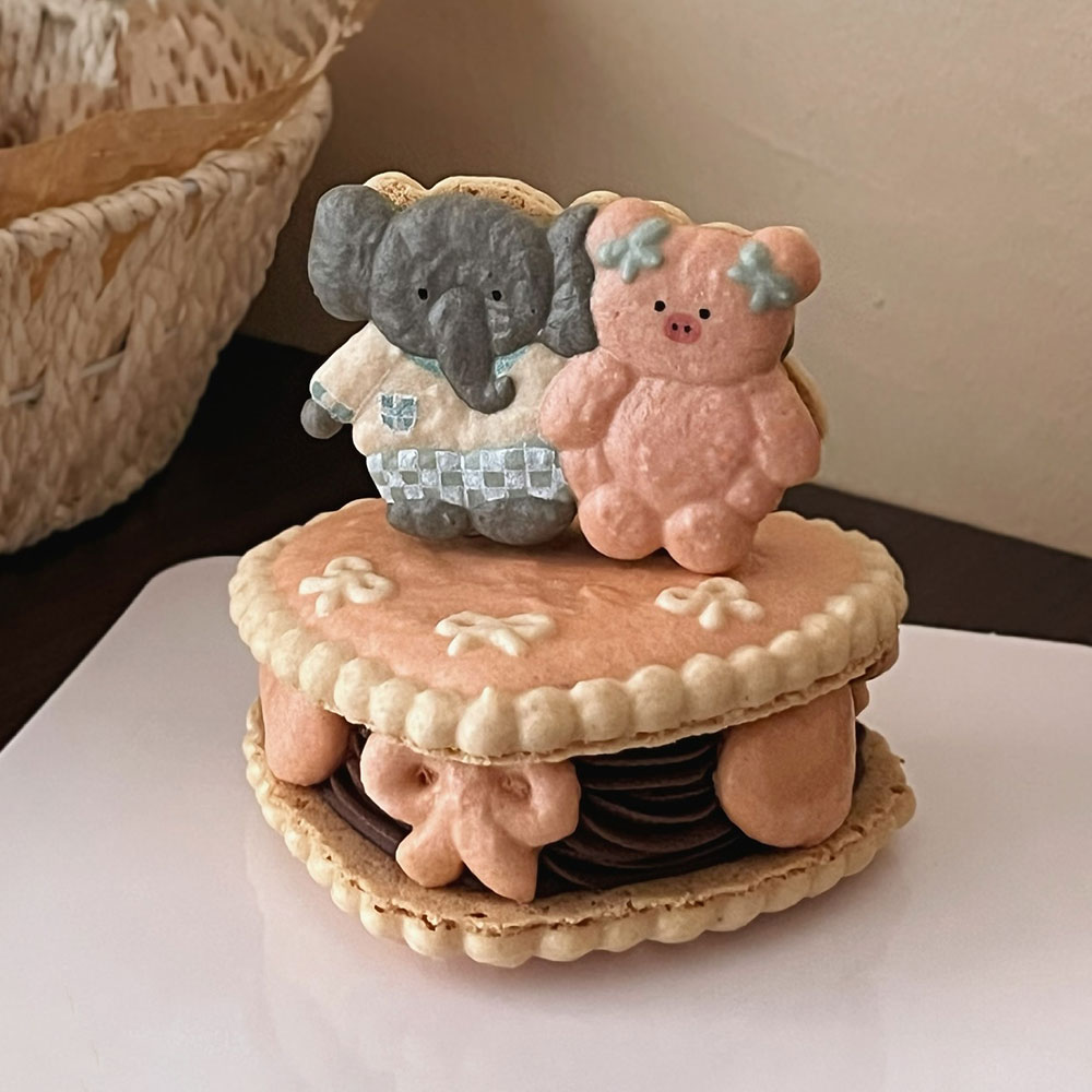 Best Friends Huge Macaron